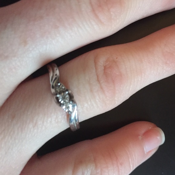 Silver ring - Picture 2 of 3