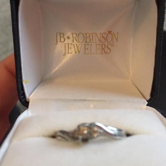 Silver ring - Picture 3 of 3