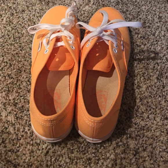 Vans - Picture 2 of 4