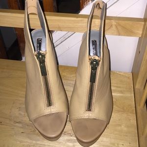 Tan ankle open toes bootie