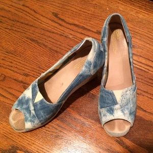 Tie-Dye Blue and White TOMS Wedges!