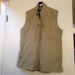 SCOTTeVEST tan women's  vest with many pockets