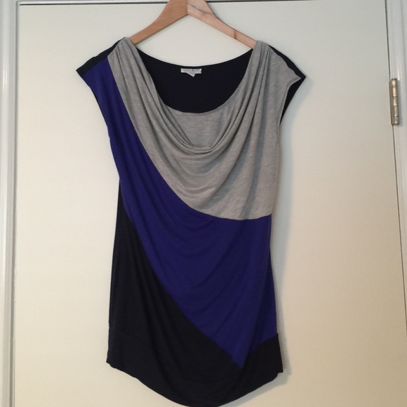 A pea in the pod nursing top
