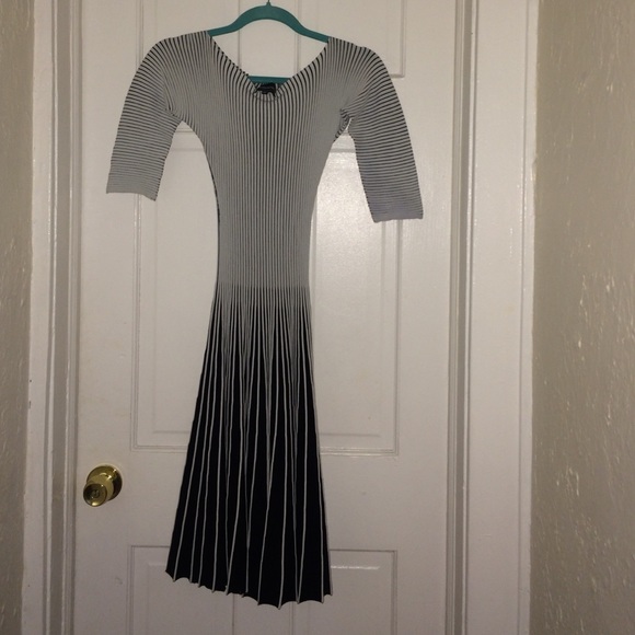 Dress - Picture 4 of 4
