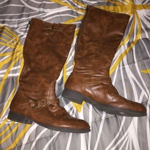 BROWN RIDING BOOTS