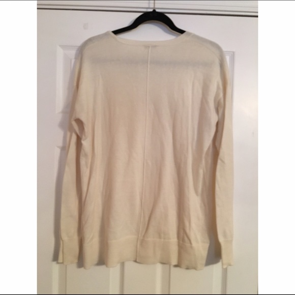 GAP V-Neck Sweater - Picture 2 of 2