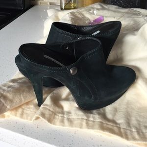 Vera Wang Lavender collection clogs