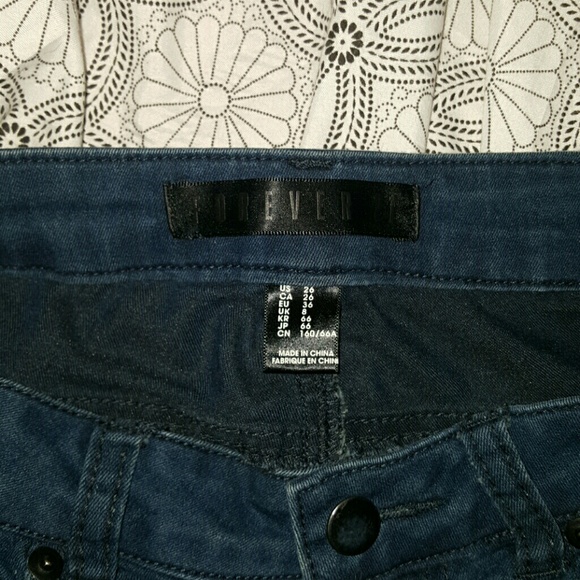 Mid Rise Jeans - Picture 3 of 3