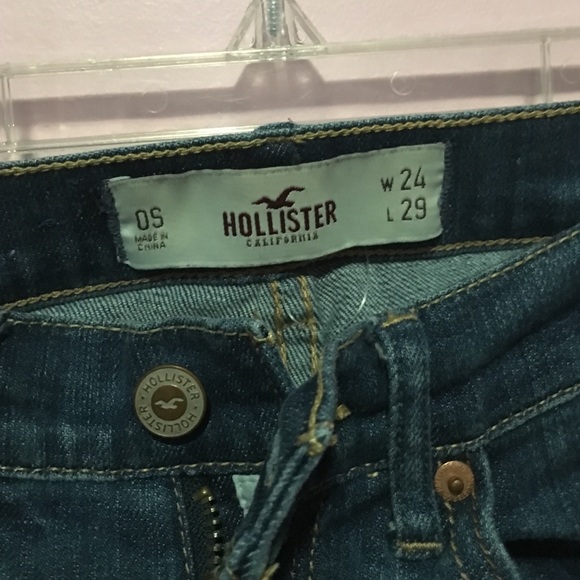 I'm selling medium washed skinny hollister jeans!