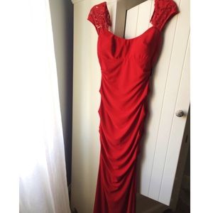 BRAND NEW Red formal floor length evening gown💃🏼