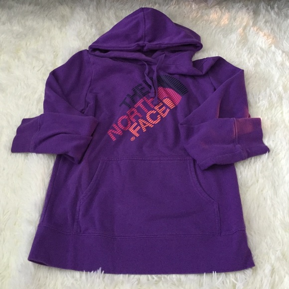 Medium north face pull over hoodie super warm