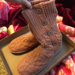 Admirable knit Ugg boots !