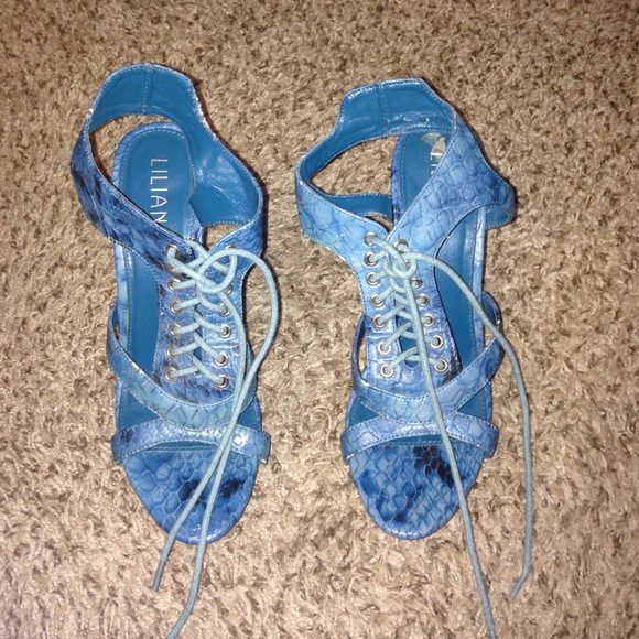 Unique blue heels - Picture 2 of 4