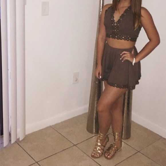 A set - Picture 1 of 1