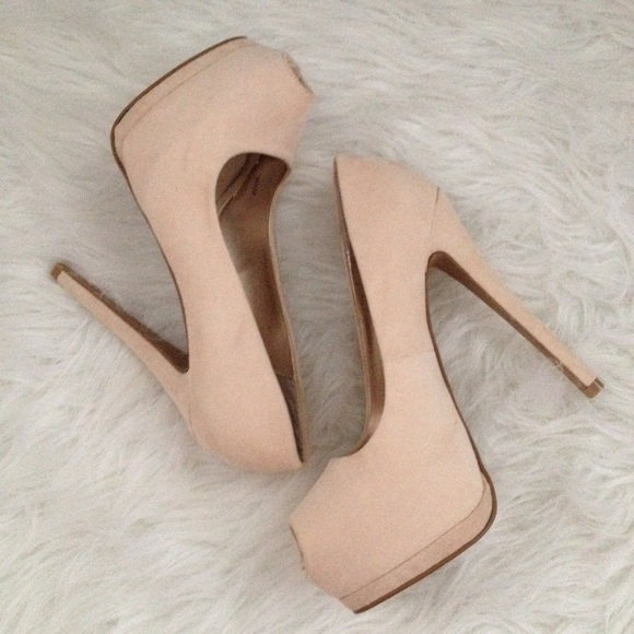 Hidden platform peep toe pumps