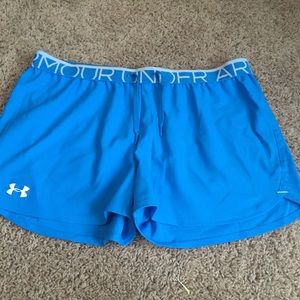 Women's under armour size L shorts