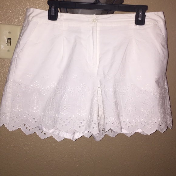 Jennifer Lopez scallop shorts