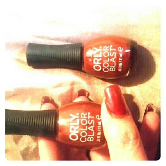 BUNDLE of 2 HOTT COLORS OF Nail polish