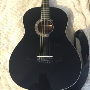 Brand new Rogue guitar