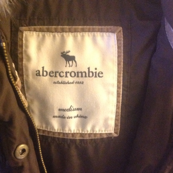 Abercrombie - Picture 4 of 4