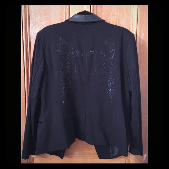 Smoking jacket w/ angel wing back