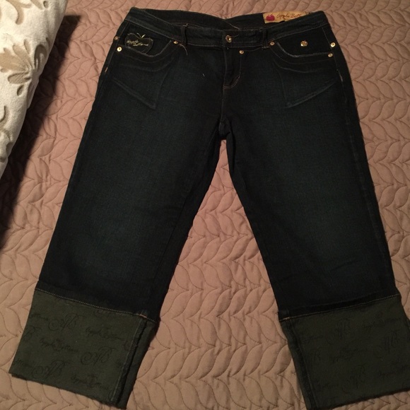 Apple Bottoms Capri Pants