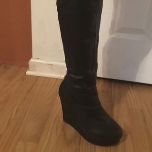 High wedged Black Boots