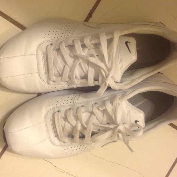 Nike - Picture 2 of 2