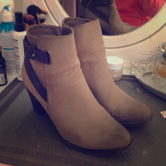 Women's Apt 9 booties size 9