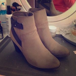 Women's Apt 9 booties size 9