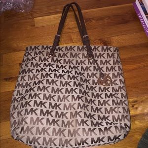 Michael Kors tote bag!!!! Barely used