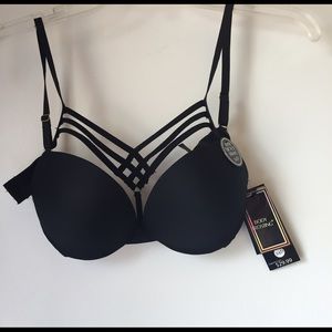 Black push up bra with sexy front straps!