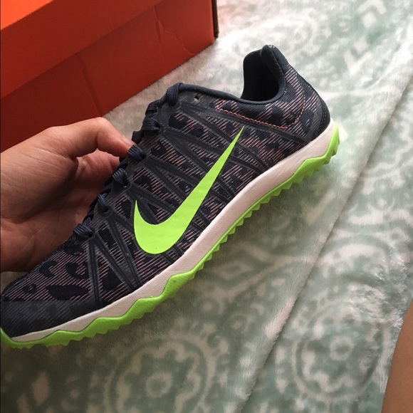 Track shoes