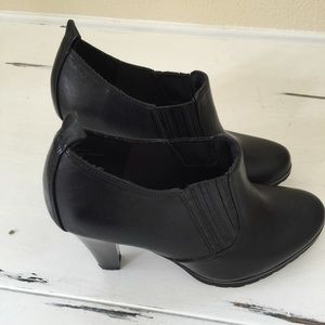 White Mountain Shoes. Size 5.5