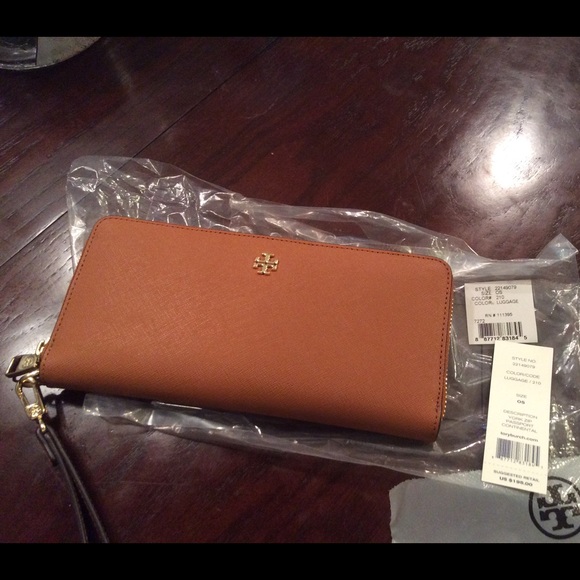 Tory Burch Other - Tory Burch Passport Wallet/Wristlet