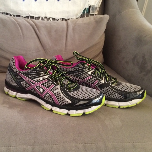 Worn once- GT-2000 Gel ASICS running shoes