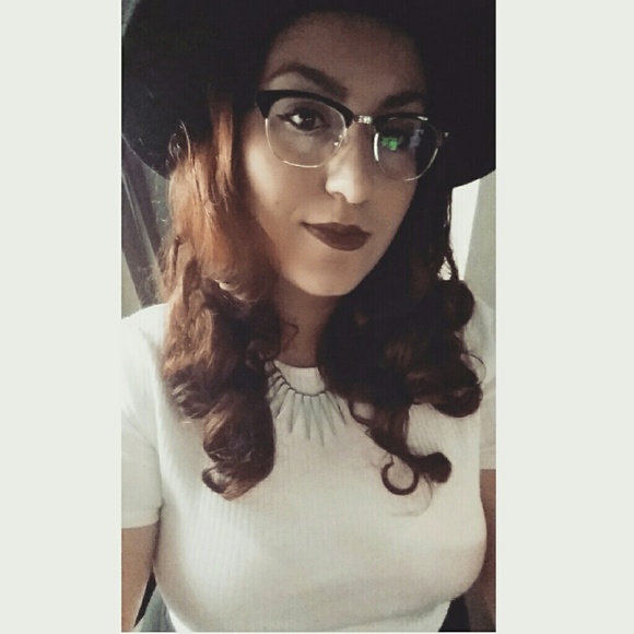 Meet your Posher, Claudia
