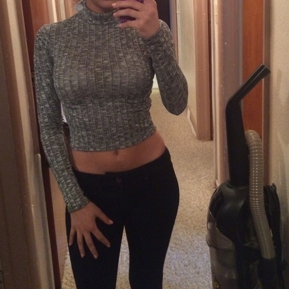 Gray turtleneck crop top!