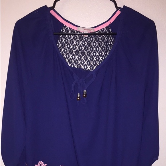 Cute blouse - Picture 2 of 4