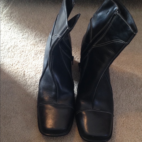 Clarks boots size 10M.