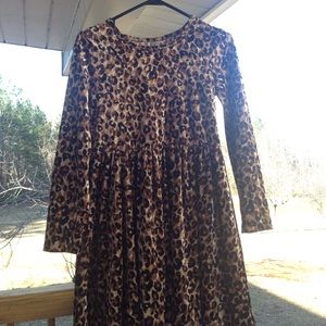 Leopard print shirt, black leggings