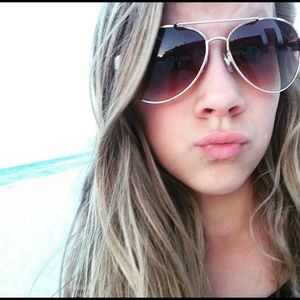 Meet your Posher, Avery