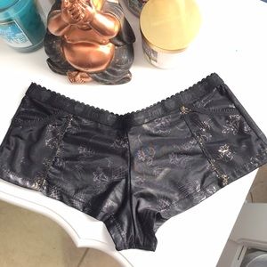 〰NWOT Black Silk Boy Shorts w. Pockets