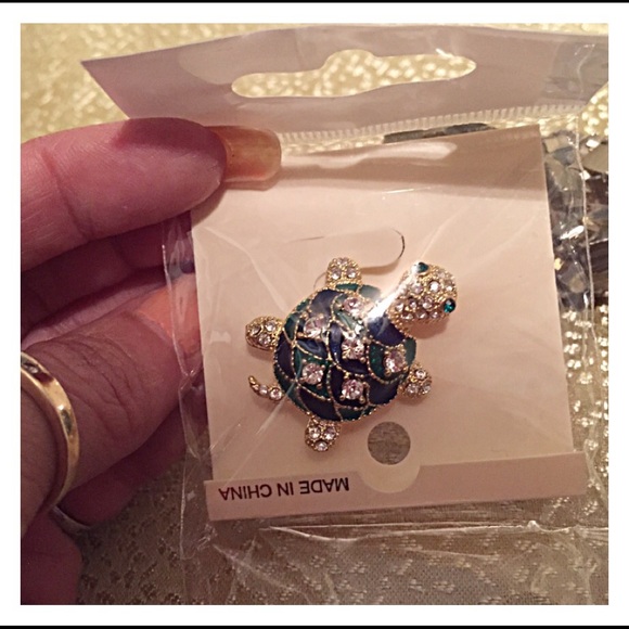 Enamel & Rhinestone Turtle - Picture 1 of 4