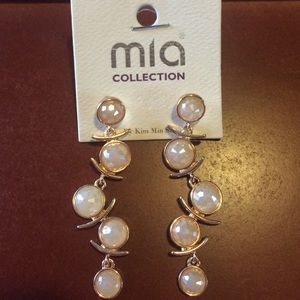 Dangling earrings with gold and  pearl accents