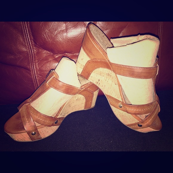 CUTE Guess platform wedge