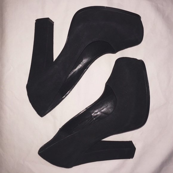 Steve Madden Sarrina Black Suede Heel