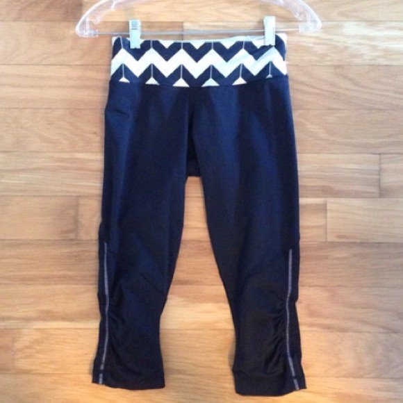 Black lulu capris