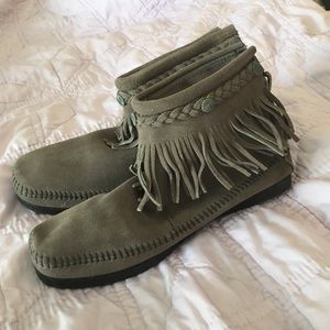 Minnetonka Mocassins Size 10