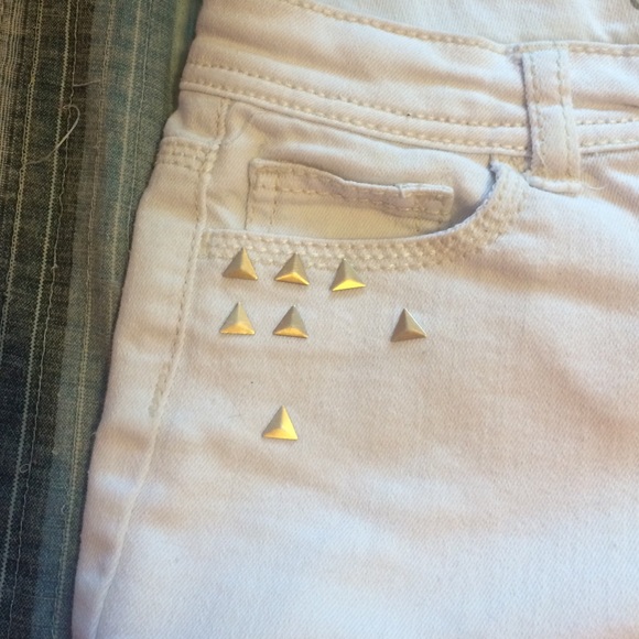 Shorts - Picture 3 of 4